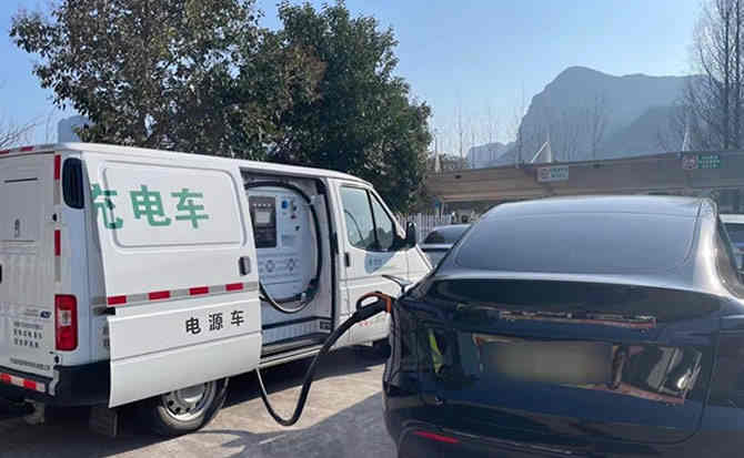 九龙汽车搭电